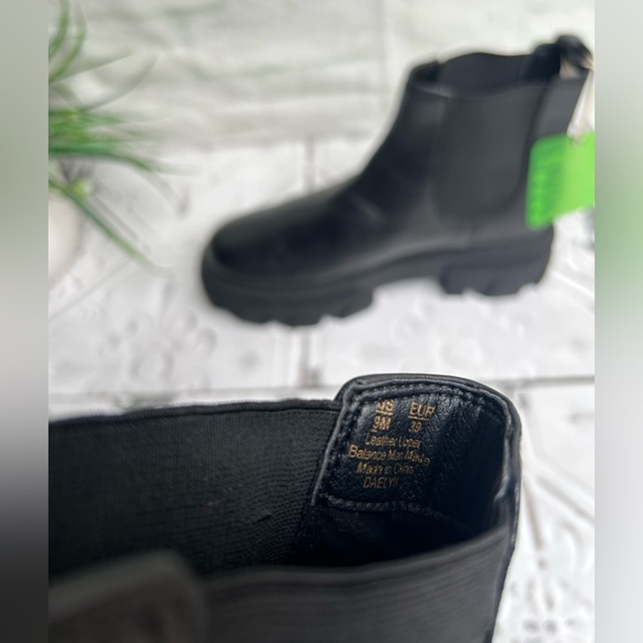 Sam Edelman
Daelyn Lug-Sole Leather Boots women size 9 gently used - Picture 17 of 17